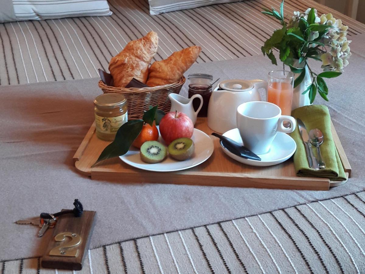 Logis Hotel Restaurant La Barguillere Saint-Pierre-de-Riviere Екстер'єр фото