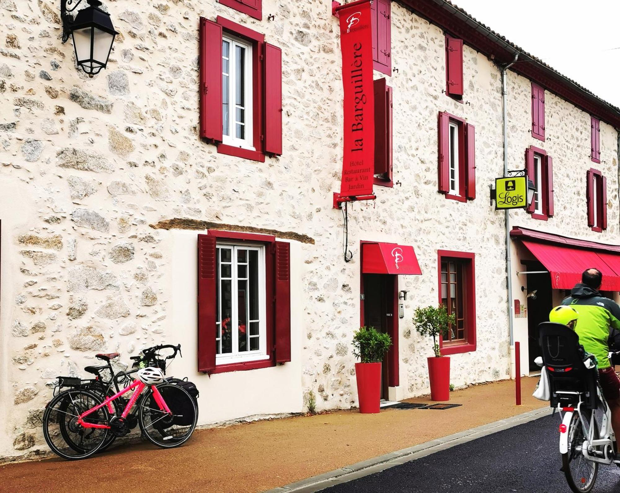 Logis Hotel Restaurant La Barguillere Saint-Pierre-de-Riviere Екстер'єр фото